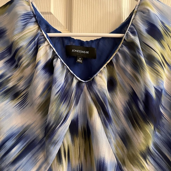 JONES WEAR~ABSTRACT BLUE BLOUSE~12 - Picture 4 of 7